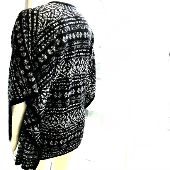 Chico’s Light Weight Black White Knitted Ruana 1 - Picture 4 of 7